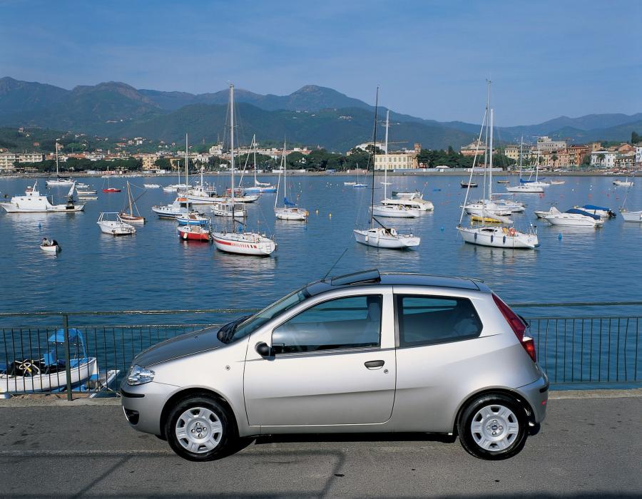  Fiat Punto 2003 года  (фото 19 из 67)